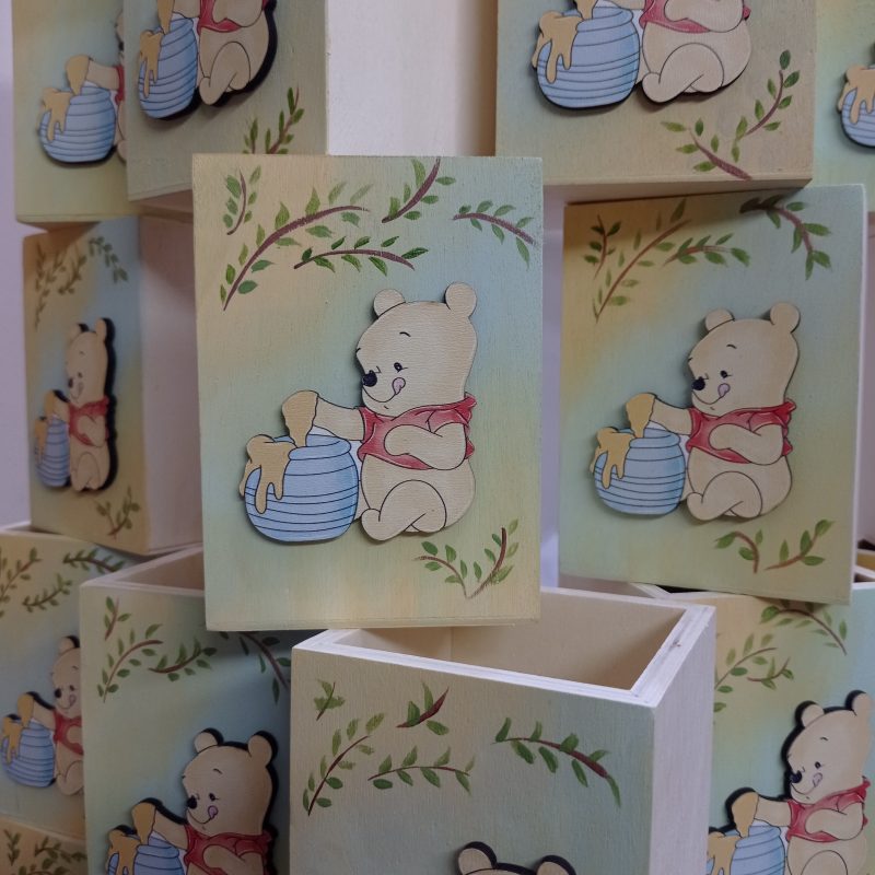 Μπομπονιέρα βάπτισης winnie μολυβοθήκη ΜΠΒ632